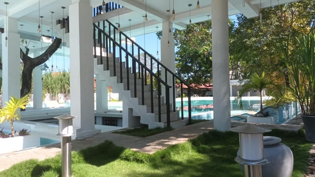 Lucky Beach Resort Trincomalee Bagian luar foto